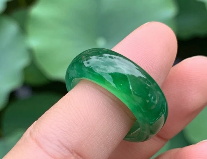 Nhẫn Càn Long là gì mà gây nhiều tranh cãi? Thông tin chi tiết nhất